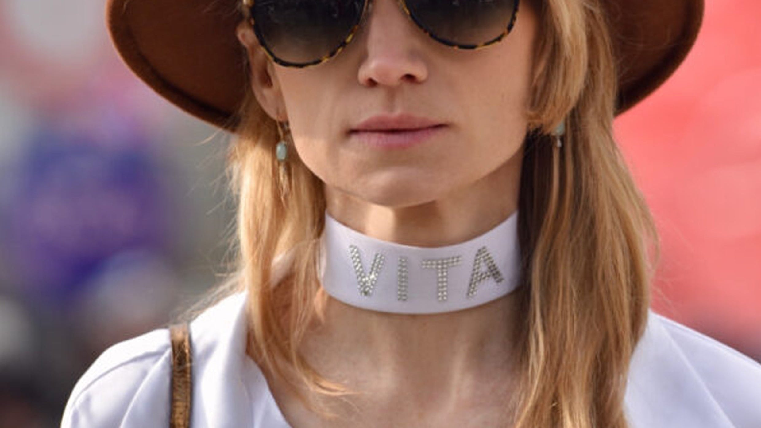 Vitalina: la ragazza dal Velvet Hat nello street style di Gucci